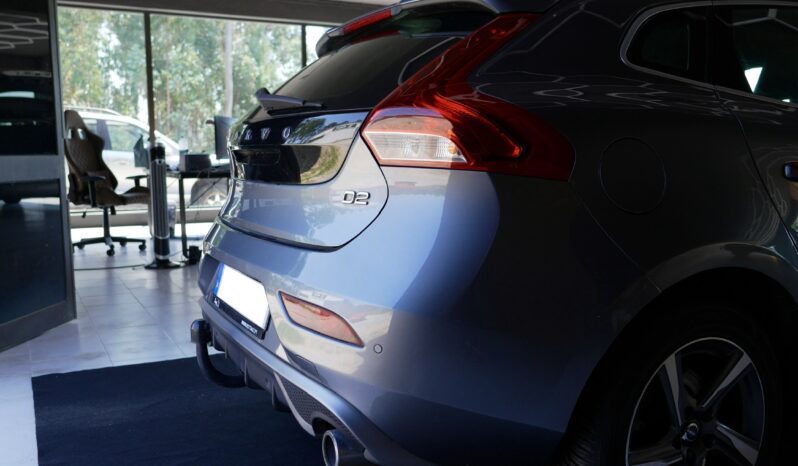 
								Volvo V40 D2 R Design full									