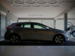 
										Volvo V40 D2 R Design full									