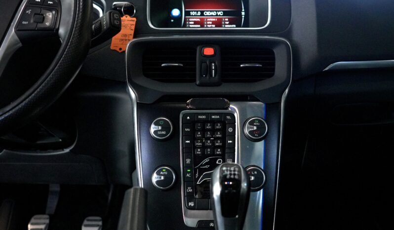 
								Volvo V40 D2 R Design full									