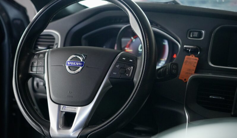 
								Volvo V40 D2 R Design full									