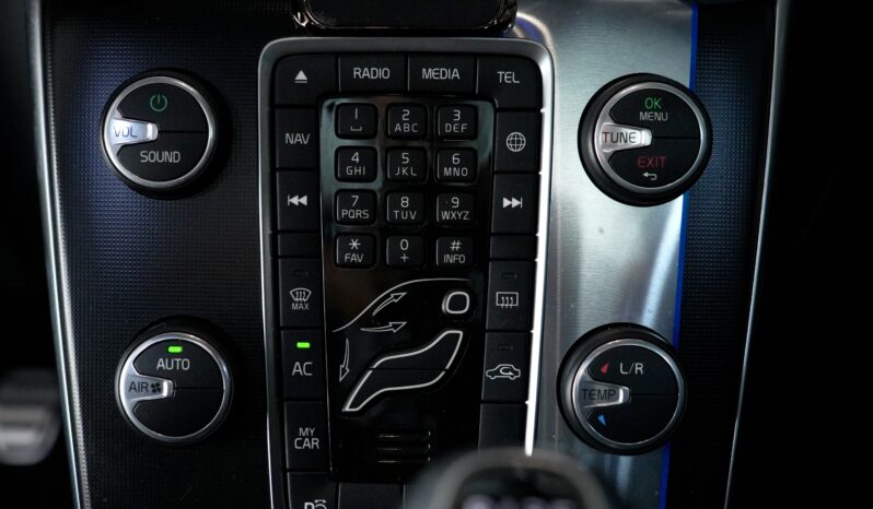 
								Volvo V40 D2 R Design full									