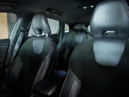 
										Volvo V40 D2 R Design full									