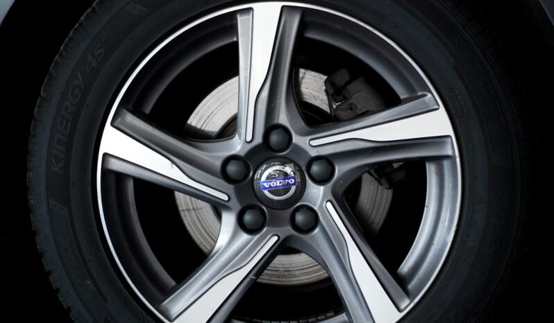 
								Volvo V40 D2 R Design full									