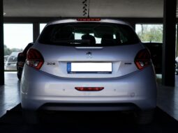 
										Peugeot 208 Allure full									
