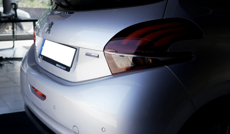 
								Peugeot 208 Allure full									