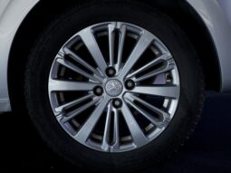
										Peugeot 208 Allure full									