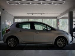 
										Peugeot 208 Allure full									