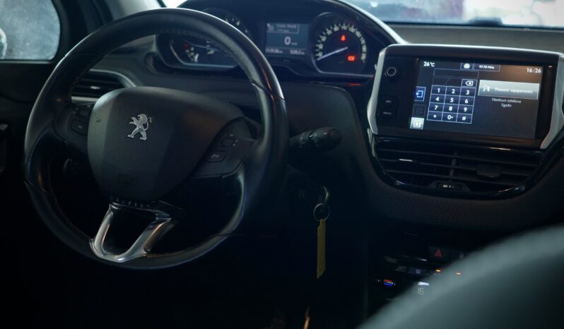 
								Peugeot 208 Allure full									