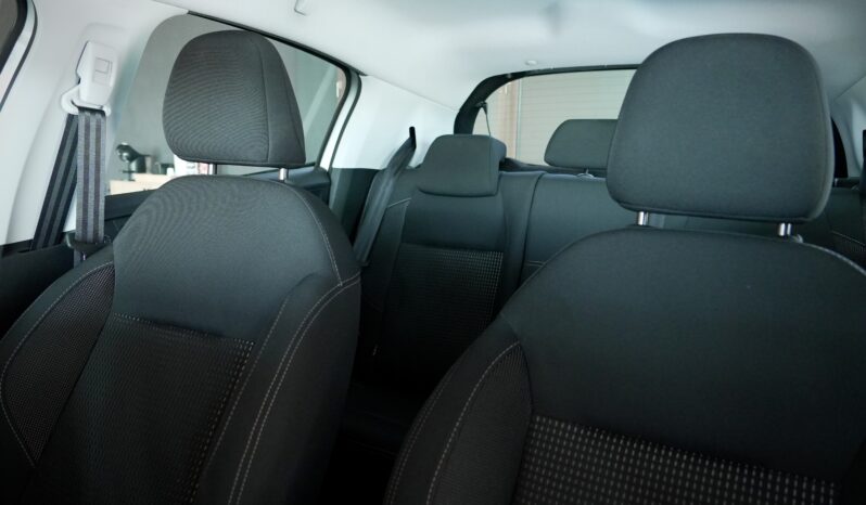 
								Peugeot 208 Allure full									