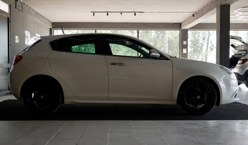 
								Alfa Romeo Giulietta full									