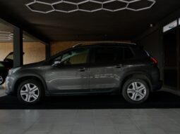 
										Peugeot 2008 Signature full									