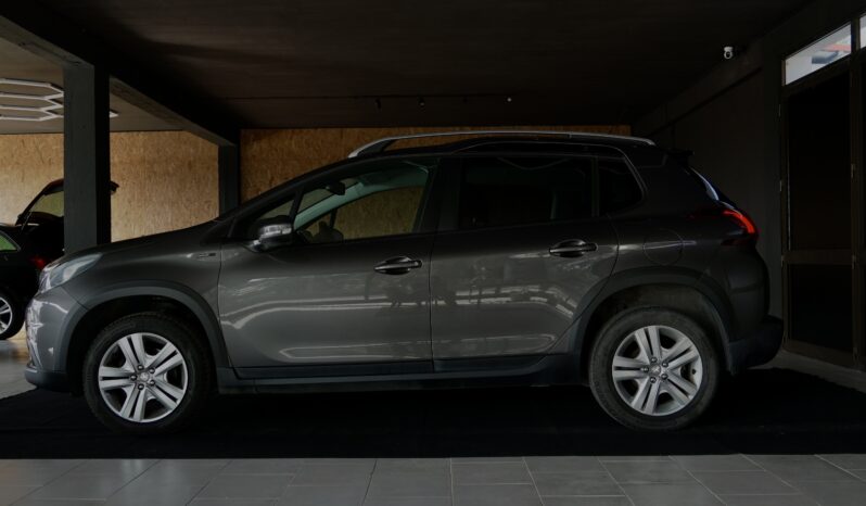 
								Peugeot 2008 Signature full									