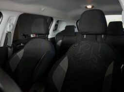 
										Peugeot 2008 Signature full									