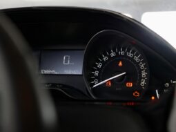 
										Peugeot 2008 Signature full									