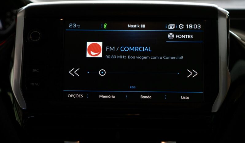 
								Peugeot 2008 Signature full									