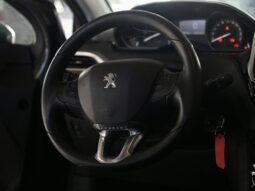
										Peugeot 2008 Signature full									