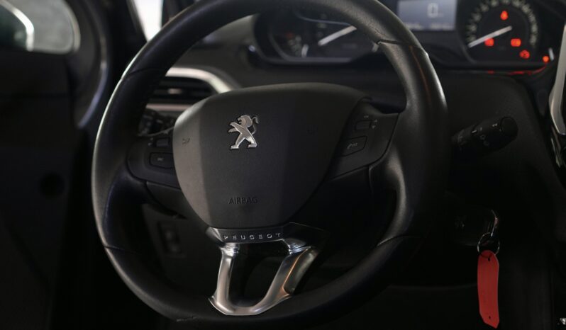 
								Peugeot 2008 Signature full									