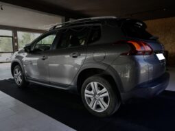 
										Peugeot 2008 Signature full									