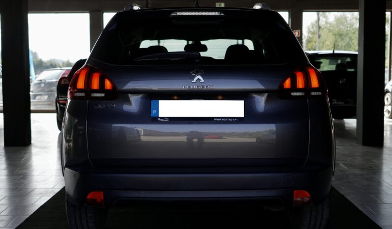 
								Peugeot 2008 Signature full									