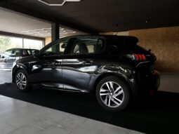 
										Peugeot 208 Allure full									