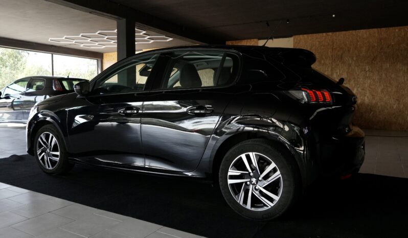 
								Peugeot 208 Allure full									