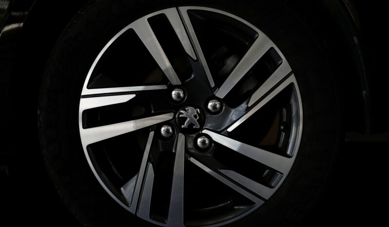 
								Peugeot 208 Allure full									